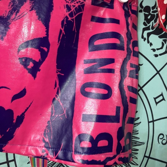 ❌SOLD❌Glamhead Blondie Vinyl Mini Skirt Med Pink - Picture 3 of 16